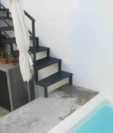 Traditional House: Private Pool And Sunny Terrace 포티마오