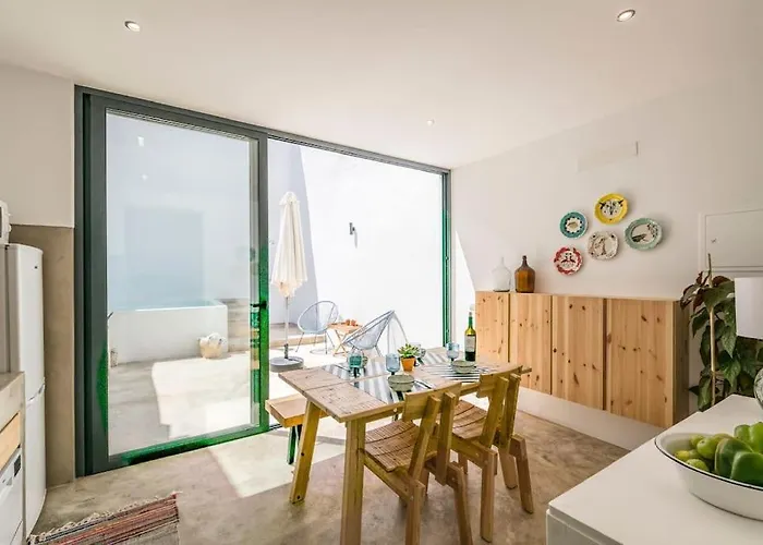 Traditional House: Private Pool And Sunny Terrace فيلة بورتيماو