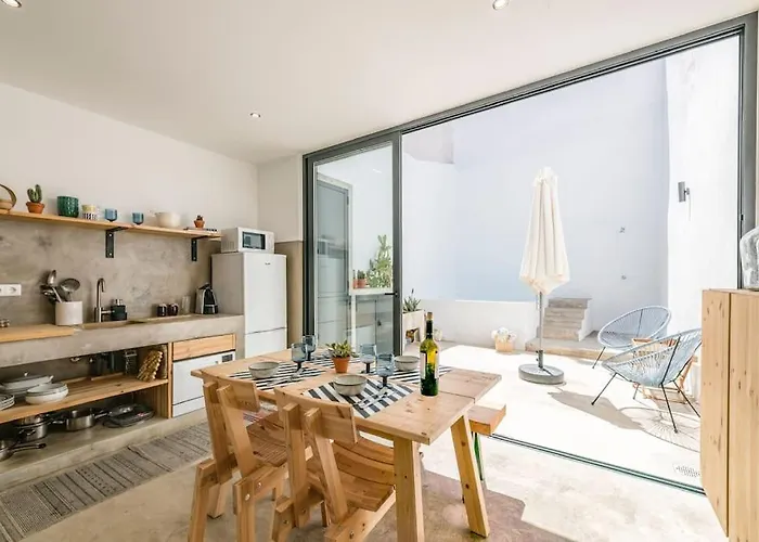 Traditional House: Private Pool And Sunny Terrace فيلة بورتيماو