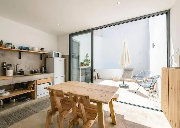 Traditional House: Private Pool And Sunny Terrace فيلة بورتيماو