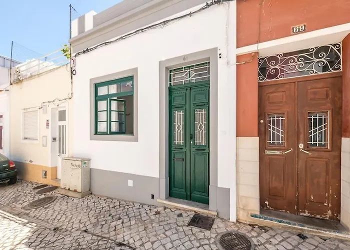 Traditional House: Private Pool And Sunny Terrace فيلة *