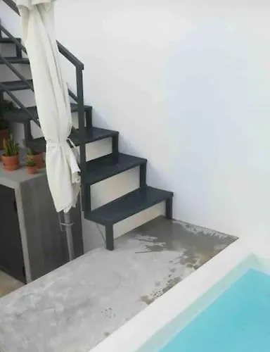 Traditional House: Private Pool And Sunny Terrace بورتيماو
