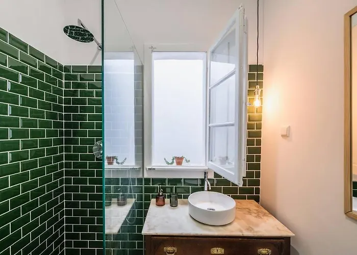 Traditional House: Private Pool And Sunny Terrace فيلة