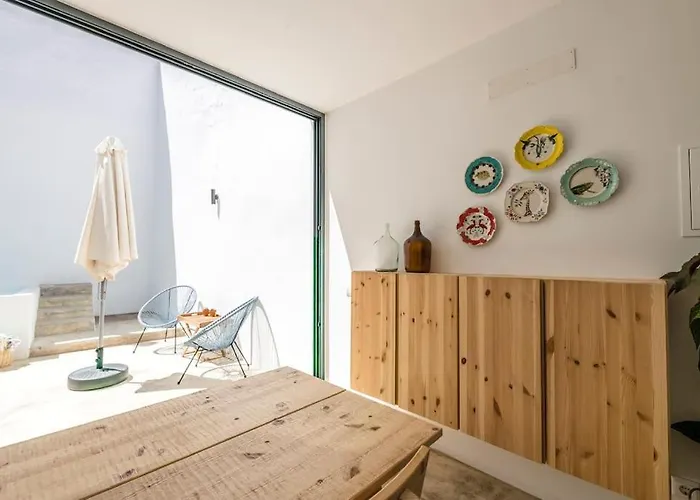 Traditional House: Private Pool And Sunny Terrace Portimão