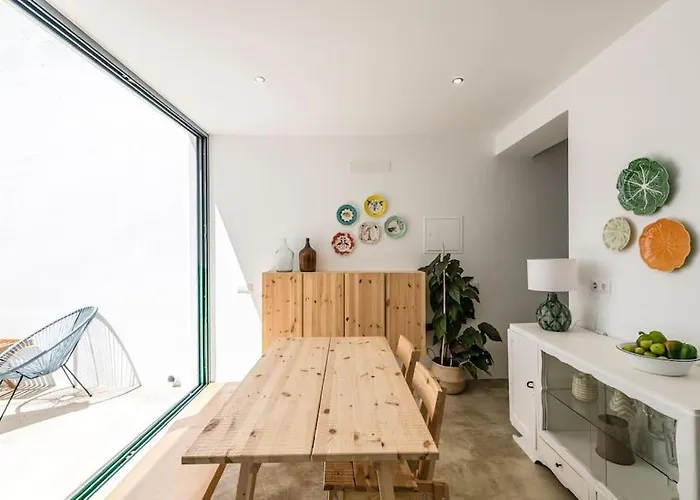 Traditional House: Private Pool And Sunny Terrace Villa Portimão