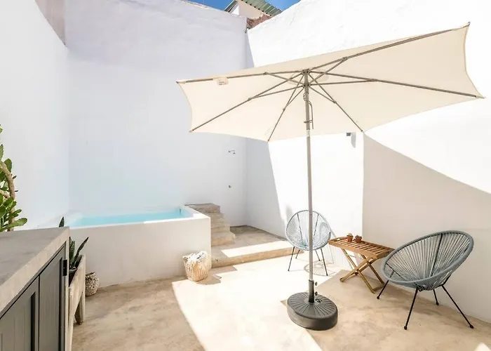 Villa Traditional House: Private Pool And Sunny Terrace Portimão