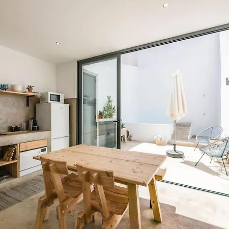 Traditional House: Private Pool And Sunny Terrace Villa Portimão