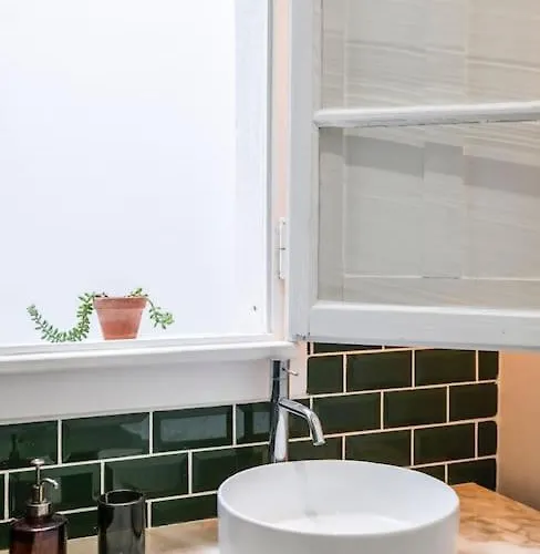 Traditional House: Private Pool And Sunny Terrace 别墅 *